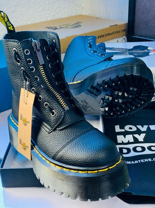 DR MARTENS BOOT